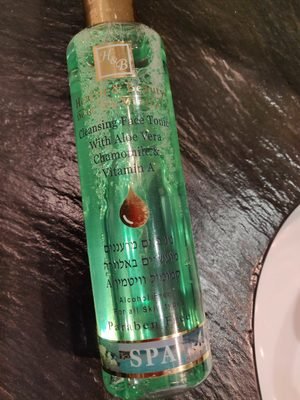 Health & Beauty Health&amp;Beauty Oczyszczający tonik do twarzy z aloesem, rumiankiem i witaminą A — Składniki i ocena